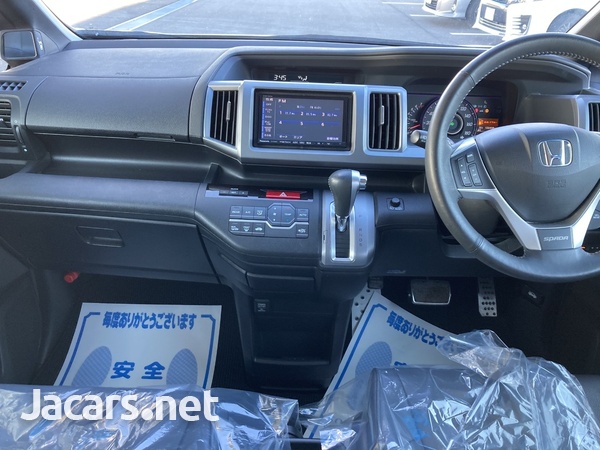 Honda Stepwgn Spada 2,0L 2014-7