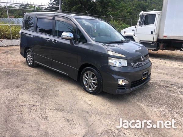 Toyota Voxy 2,0L 2013-2
