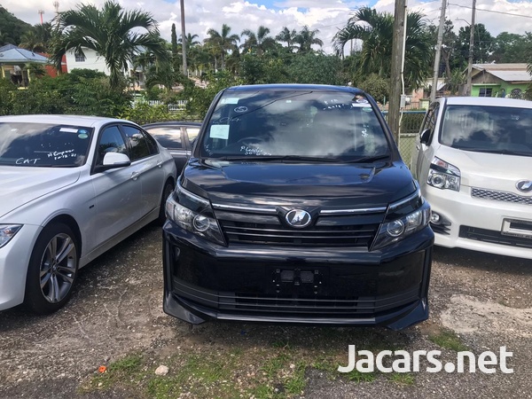 Toyota Voxy 2,0L 2017-2