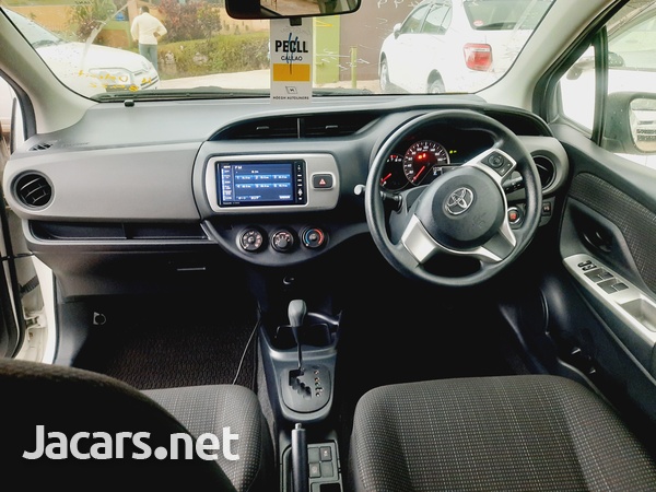 Toyota Vitz 1,3L 2015-8