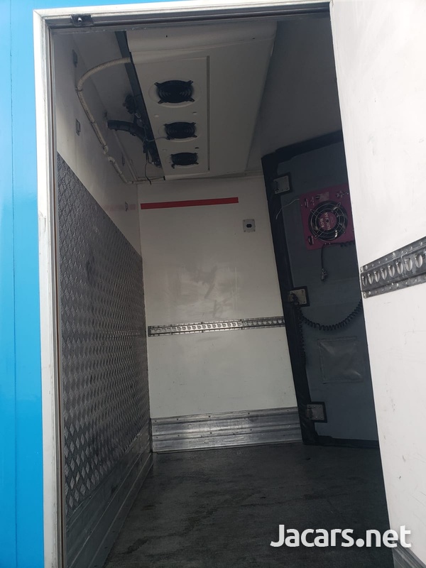 2010 Isuzu 11 ton Freezer Truck-14