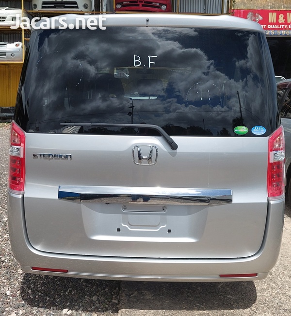 Honda Stepwgn 2,0L 2013-6