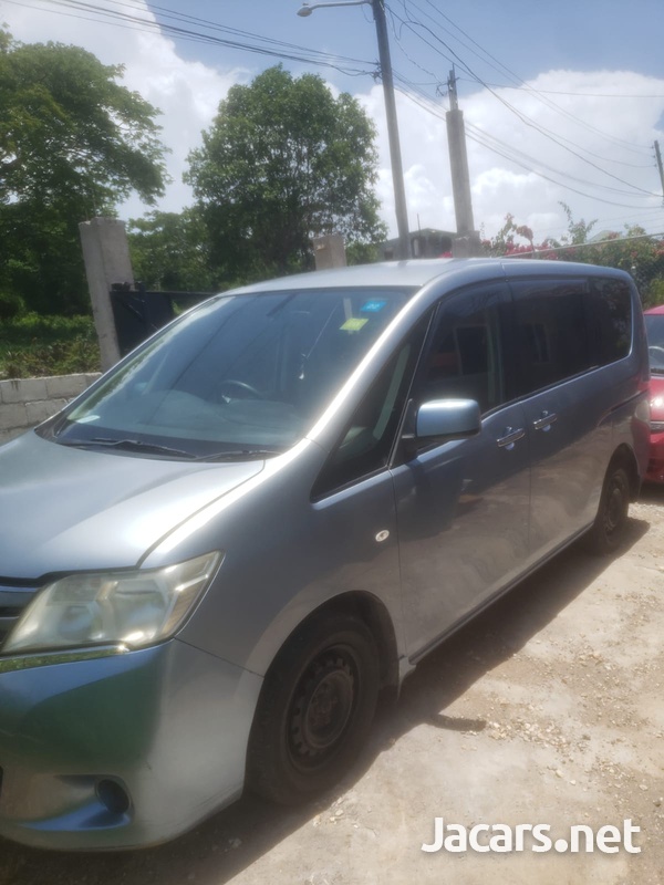 Nissan Serena 2,0L 2013-1