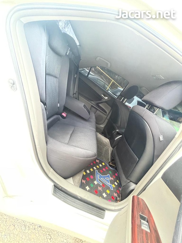 Toyota Mark X 2,5L 2012-10