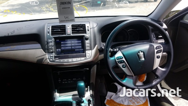 Toyota Crown 2,5L 2012-4
