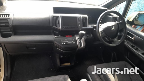 Honda Stepwgn 2,0L 2012-5