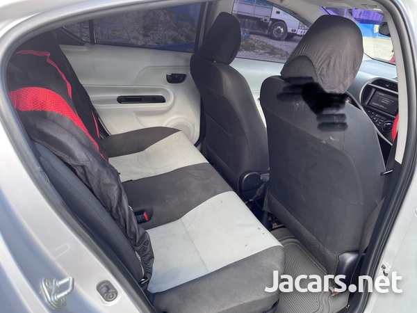 Toyota Aqua 1,5L 2012-7