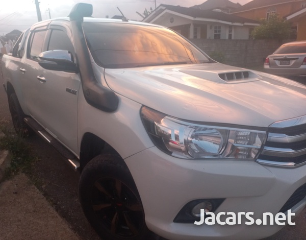 2016 Toyota Hilux-1