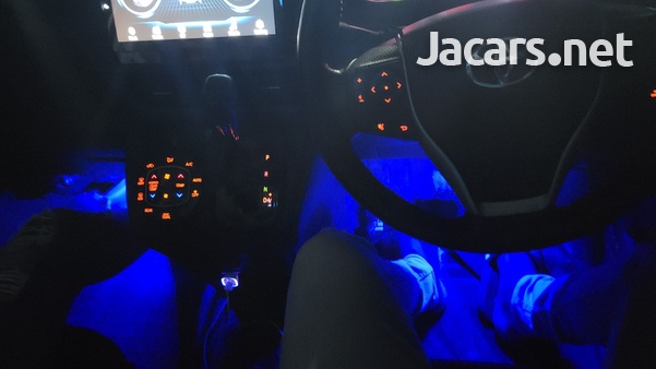 Toyota Voxy 2,0L 2014-5
