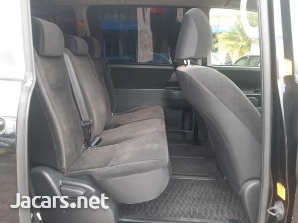 Toyota Noah 2,0L 2012-7