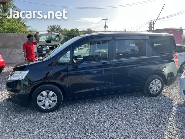 Honda Stepwgn 2,0L 2013-4