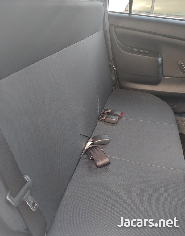 Toyota Probox 1,5L 2017-10