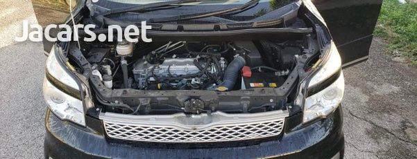 Toyota Voxy 2,0L 2012-9