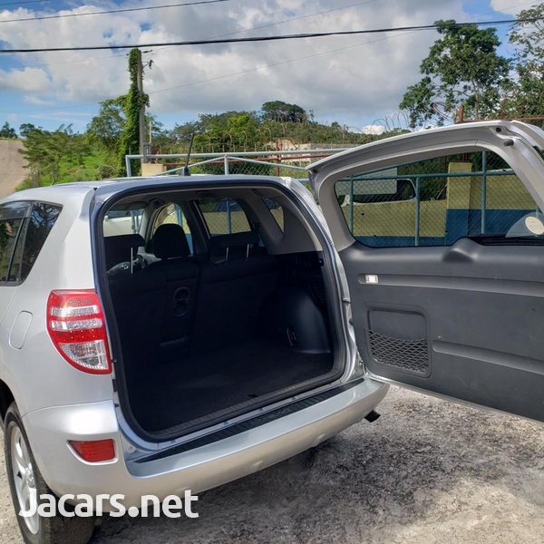 Toyota RAV4 2,0L 2014-8