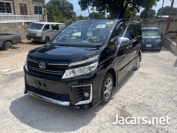 Toyota Voxy 2,0L 2016