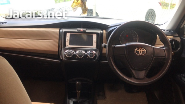 Toyota Axio 1,5L 2012-9