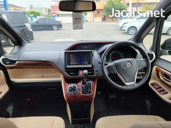 Toyota Noah 2,0L 2014-8
