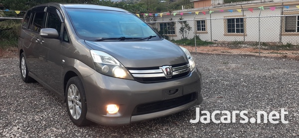 Toyota Isis 1,8L 2011-4