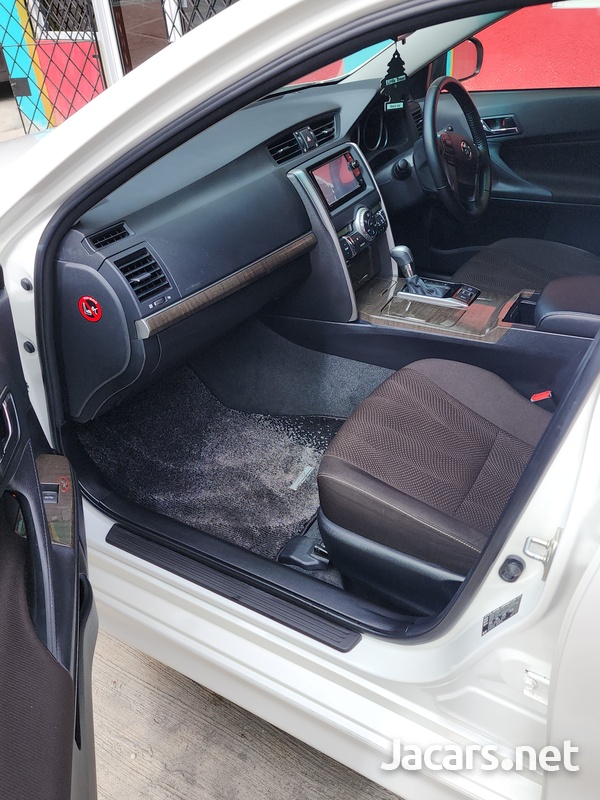 Toyota Mark X 2,5L 2016-8
