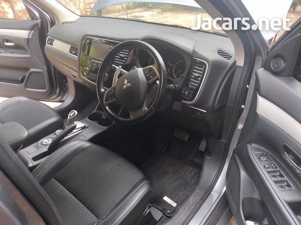 Mitsubishi Outlander 2,5L 2013-4
