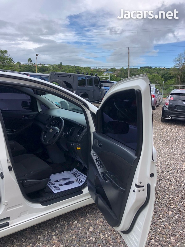 Toyota Isis 1,8L 2011-8
