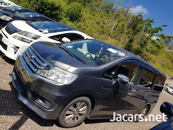 Honda Stepwgn Spada 2,0L 2013-6