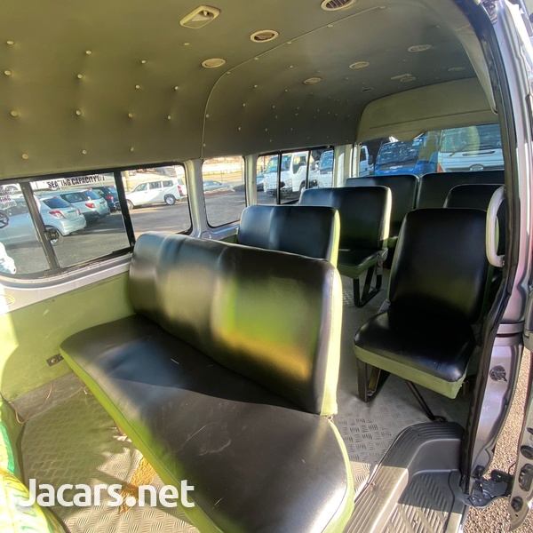 Toyota Hiace 2,5L 2008-6