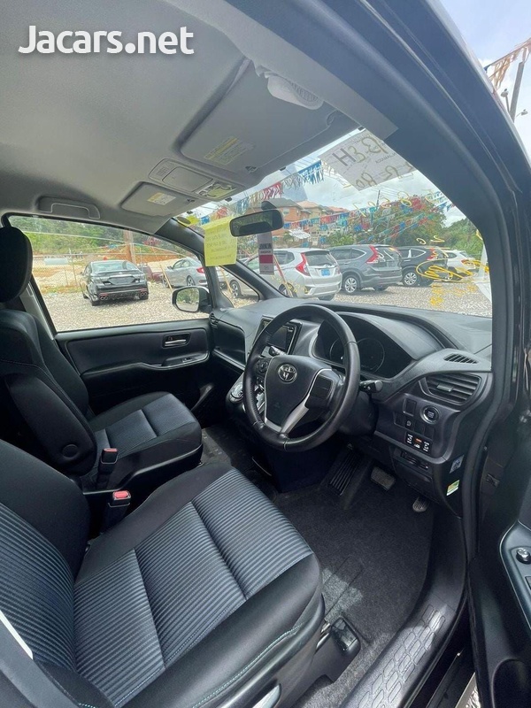 Toyota Voxy 2,0L 2014-3