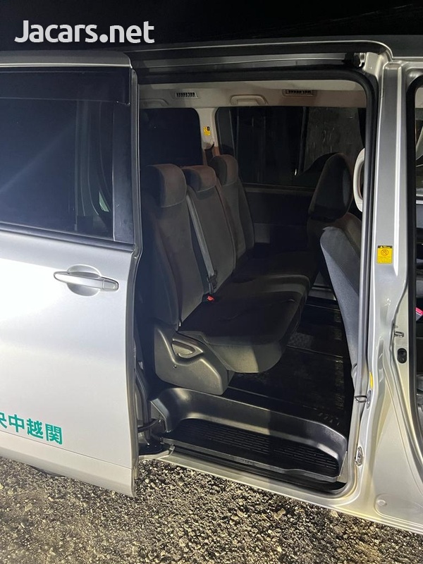 2013 Toyota Voxy-7