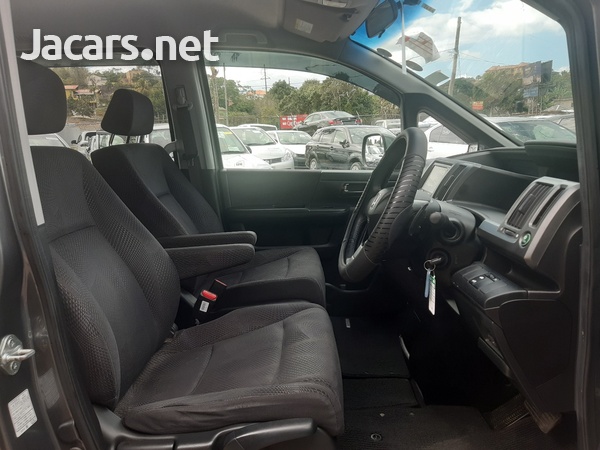Honda Stepwgn Spada 2,0L 2012-6