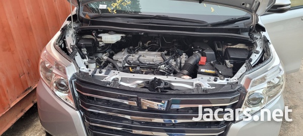 Toyota Noah 2,0L 2016-8