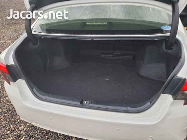 Toyota Mark X 2,5L 2016-8