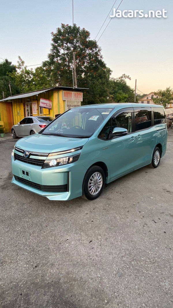 Toyota Voxy 2,0L 2016-3
