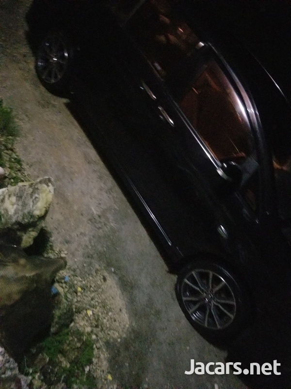 Toyota Isis 2,0L 2011-4