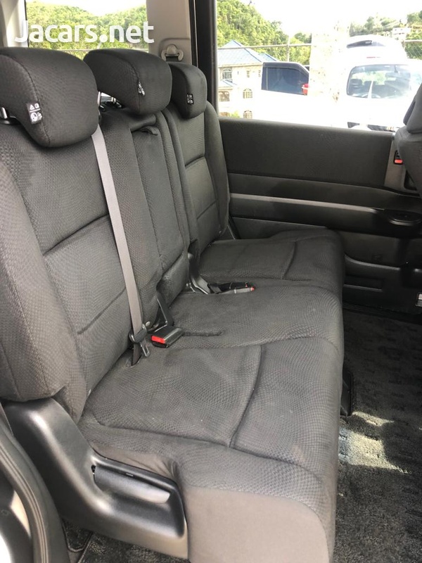 Honda Stepwgn Spada 2,0L 2013-11