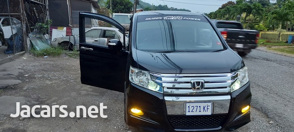 Honda Stepwgn Spada 2,0L 2011-3