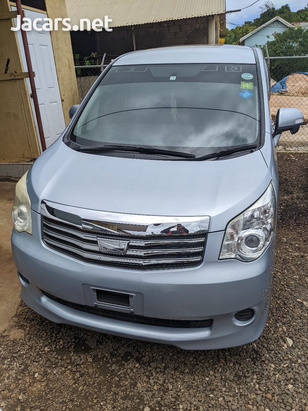 Toyota Noah 1,9L 2011-1