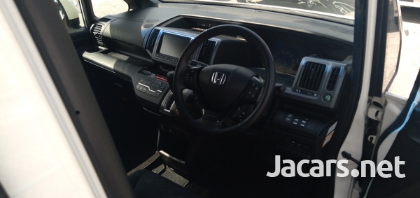 Honda Stepwgn 2,0L 2012-9