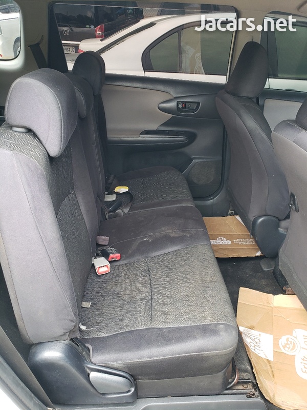 Toyota Wish 1,8L 2011-3