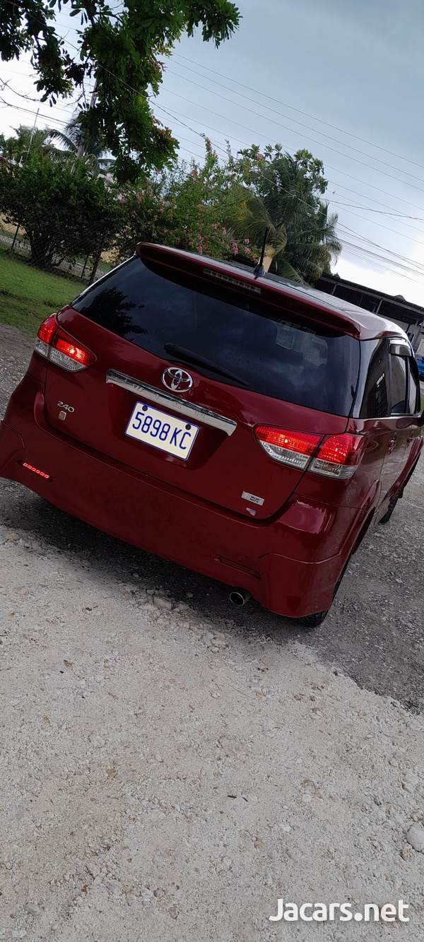 Toyota Wish 2,0L 2011-4