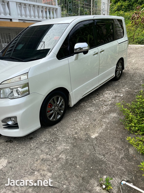 Toyota Voxy 2,0L 2011-9