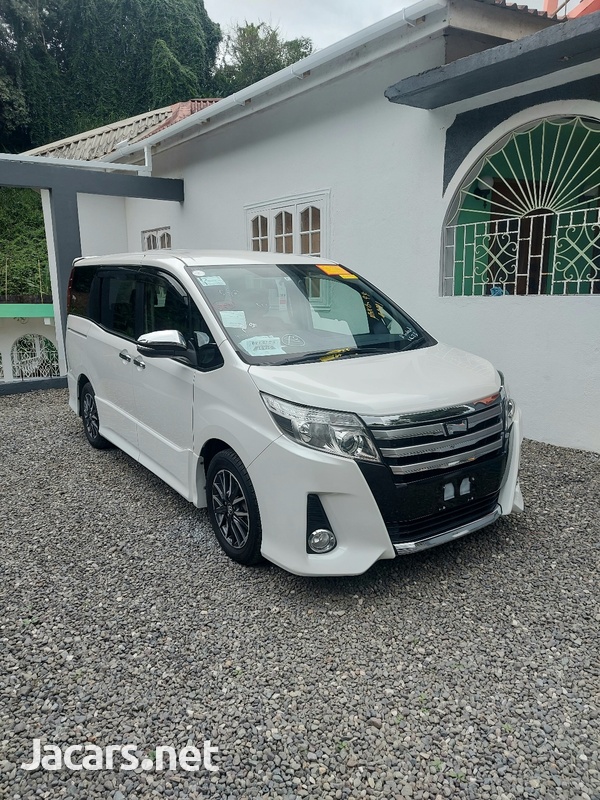 Toyota Noah 2,0L 2014-1
