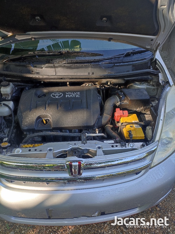 Toyota Isis 1,8L 2010-1