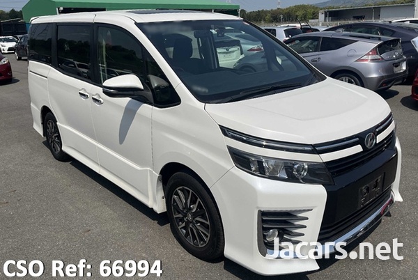 2014 Voxy with sunroof-4