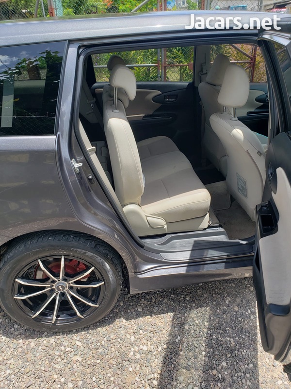 Toyota Wish 1,8L 2013-5