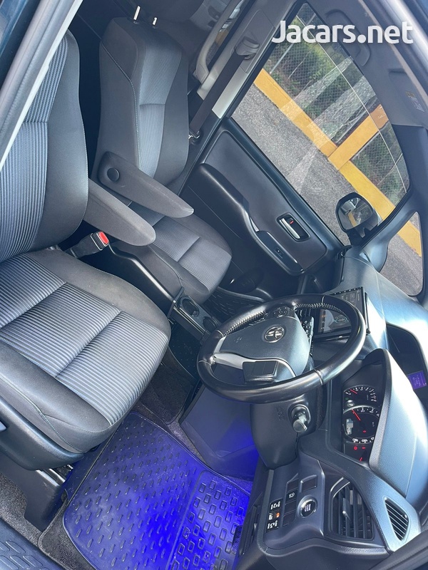 Toyota Voxy 2,0L 2015-5