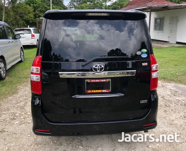 Toyota Noah 2,0L 2013-3