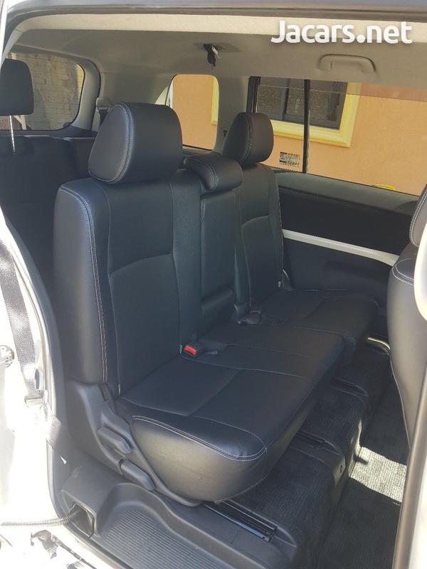 Toyota Isis 1,8L 2014-5