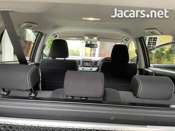 Toyota RAV4 2,0L 2019-8