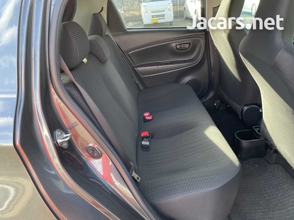 Toyota Vitz 1,0L 2019-6